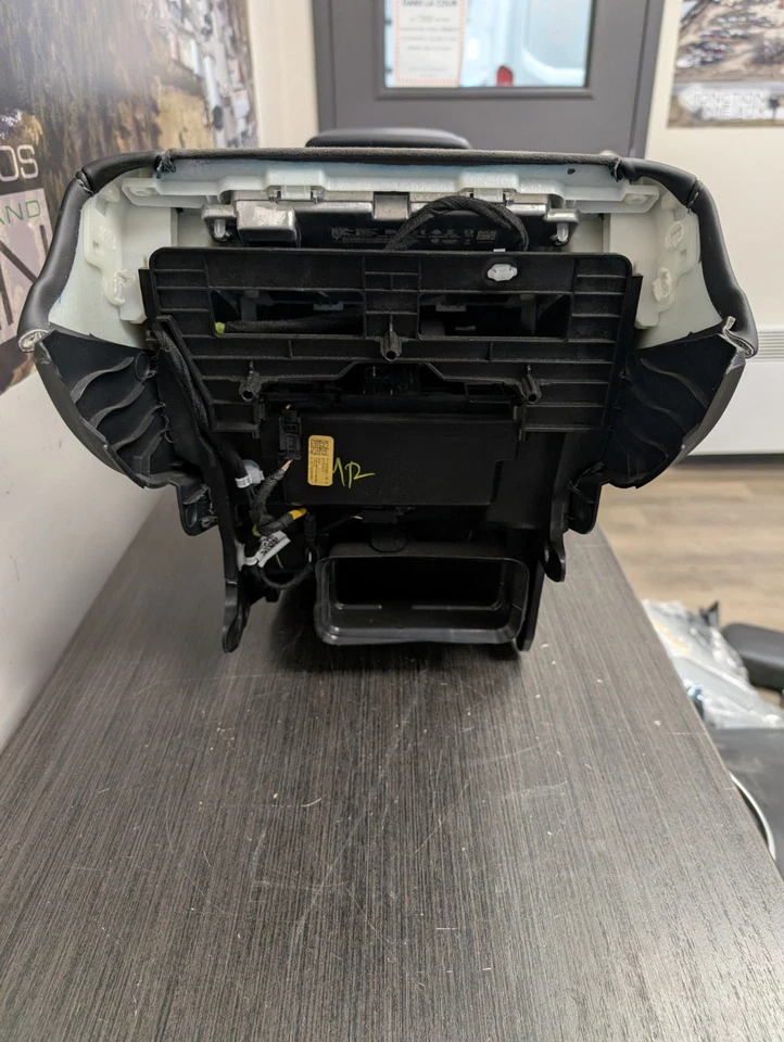 2021-2023 Tesla Model 3 Floor Center Console assembly w/wireless charger Foto 2 de 4