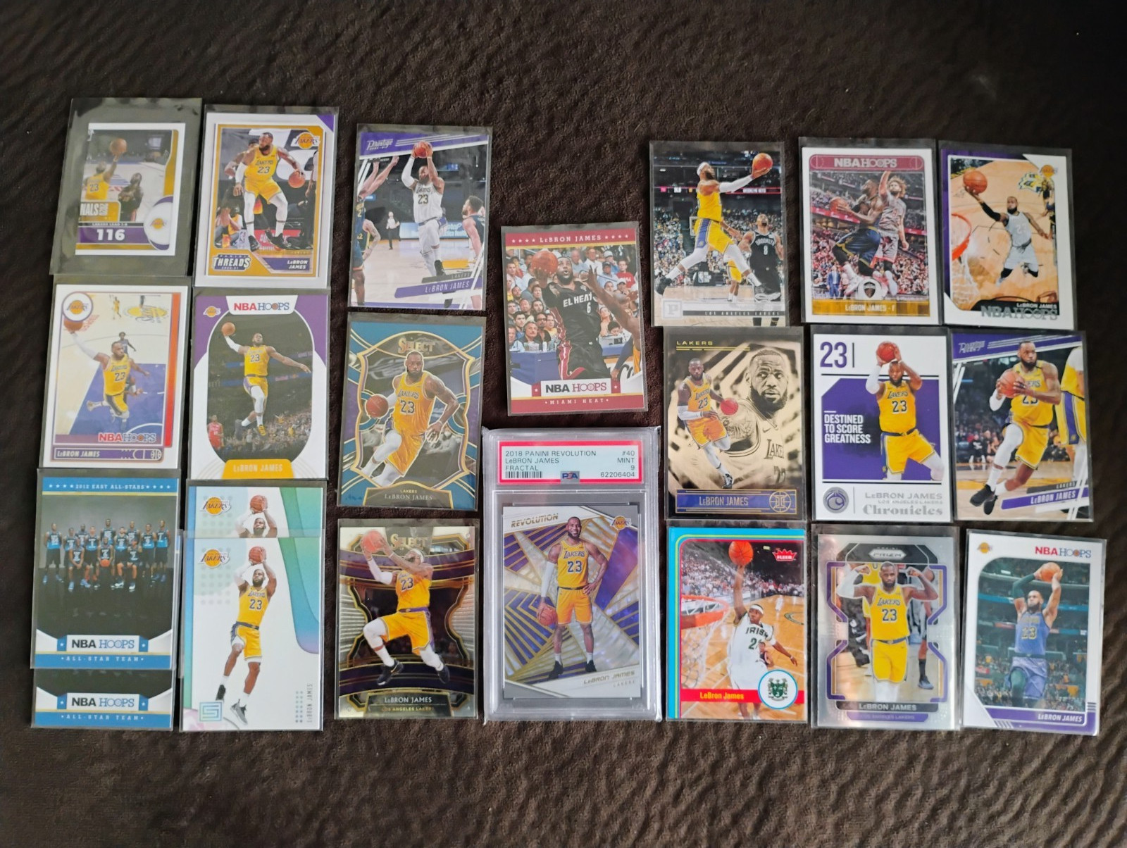 LEBRON JAMES 2018 PANINI REVOLUTION, FRACTAL PSA 9 + 21 EXTRA CARDS