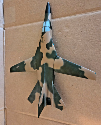 GENERAL DYNAMICS F-111 DESK MODEL--needs a little TLC!