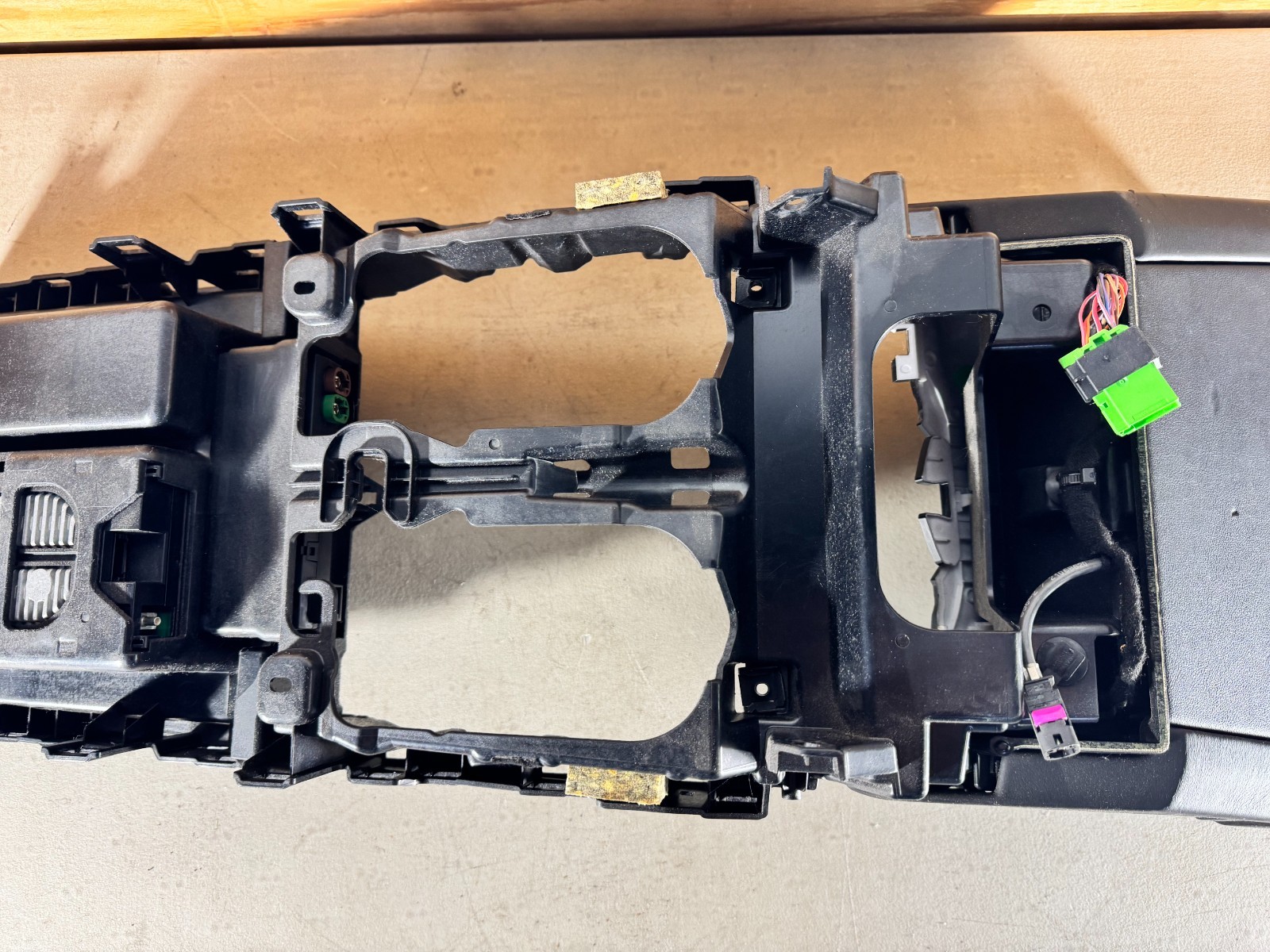 19-24 LAMBORGHINI URUS CENTER CONSOLE BASE+ BEZEL+ INFO SCREEN OEM 4ML863243