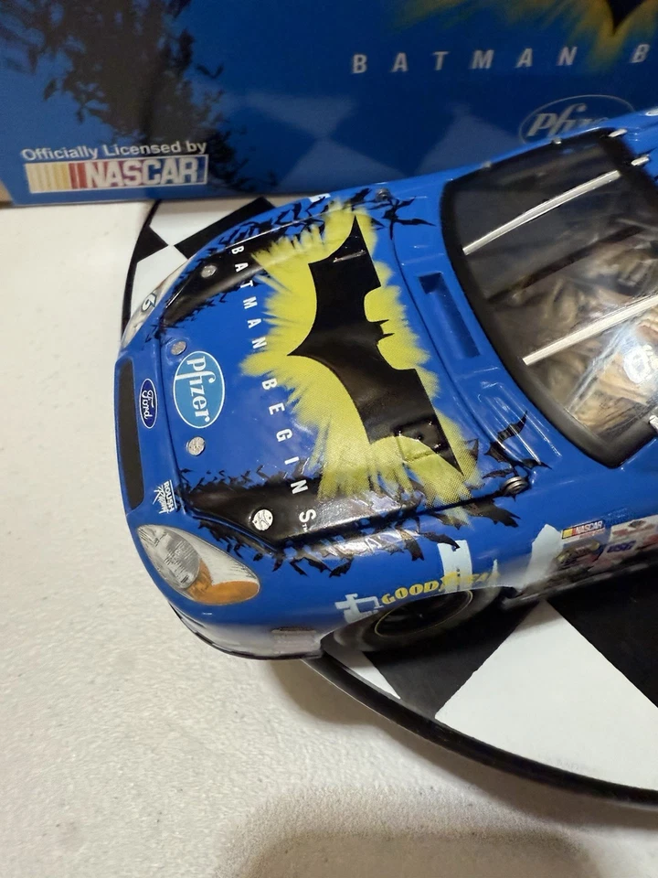 Mark Martin 6 Pfizer Batman Begins 2005 1/24 Owners Series Nascar Diecast SEALED - Image 3 of 4