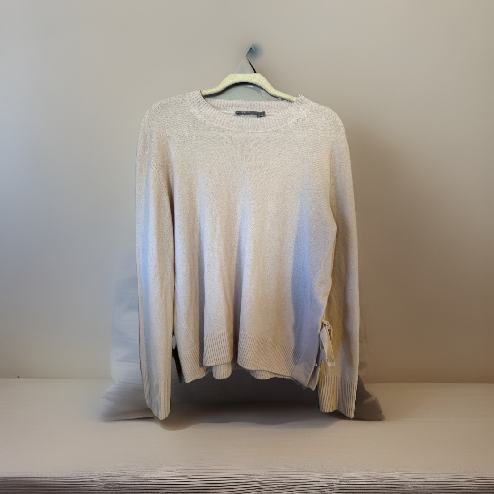 Vince 100% Cashmere Pale Dusty Pink Crew neck Chunkier Knit Sweater Size S