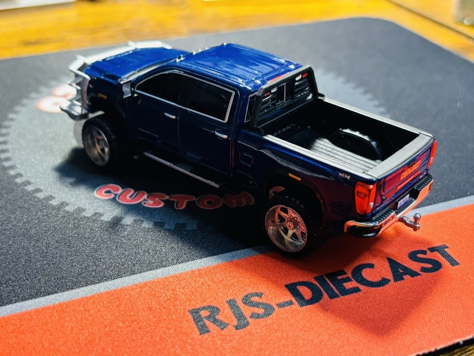 GMC Sierra 3500HD Greenlight 2022 azul 1/64 personalizado Foto 3 de 3