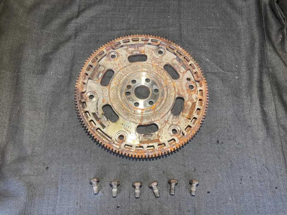 11-19 Ford Fiesta Sigma N/A 1.6L Automático Volante y pernos ae8p7m093 Foto 3 de 4