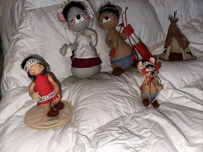 Annalee Holiday Thanksgiving native pilgrim￼ Lot of 4 Dolls 1 Prop