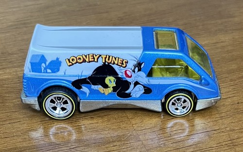 Hot Wheels Looney Tunes Sylvester & Tweety Dream Van XGW Real Riders Diecast - Picture 4 of 6