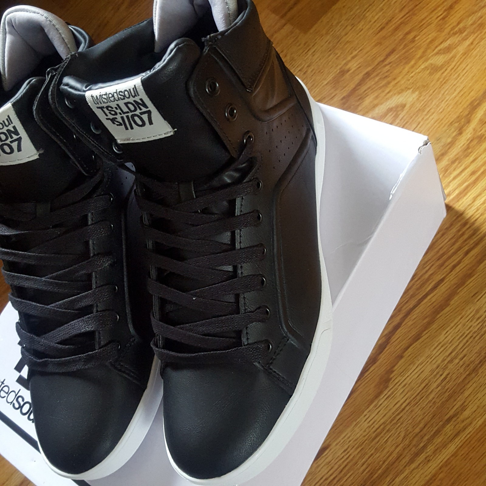 Twisted Soul Baskets Homme Noir Perforé Cuir Hi Hi Cuir Top Chaussures De Loisirs Taille 8 UK 90f251 Twisted Soul Baskets Homme Noir Perforé Cuir Hi Hi Cuir Top Chaussures De Loisirs Taille 8 UK 90f251