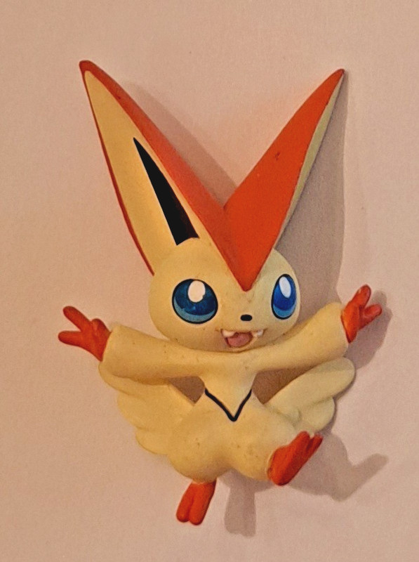 Pokémon Victini Moncolle Mini Small 1.6 in.