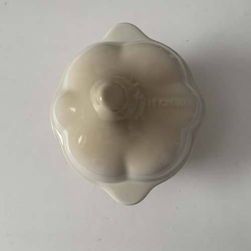 Le Creuset Petite Garlic Casserole Stoneware NO BOX - Picture 2 of 6