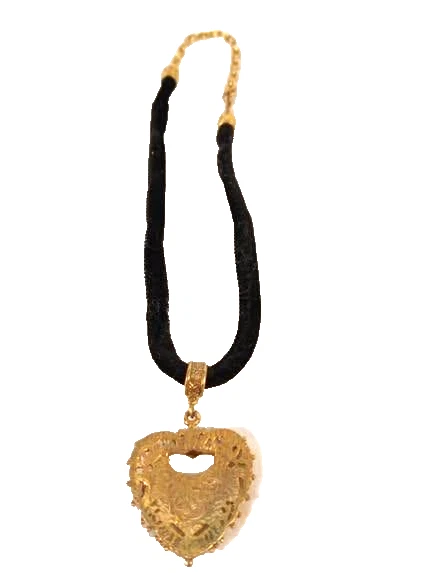 Collar colgante corazón joyería 1928 para mujer terciopelo negro tono dorado imitación perla Foto 3 de 4