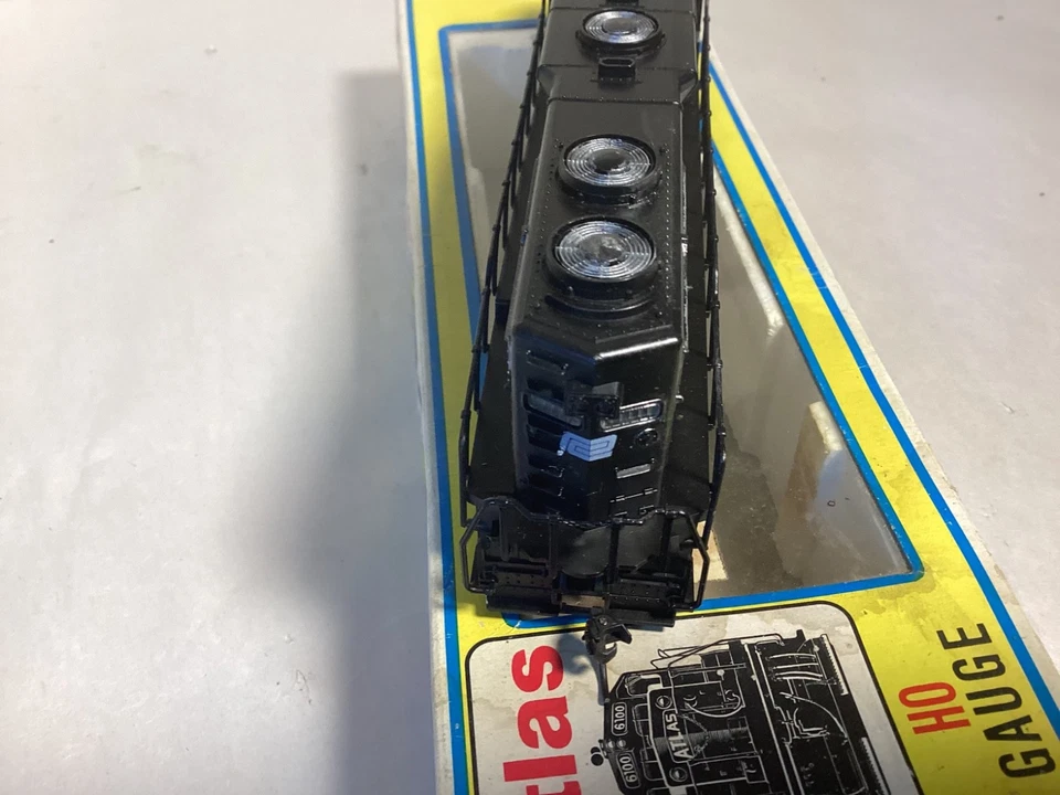 Motor diésel Atlas HO Penn Central GP-38 #7675 Foto 4 de 4