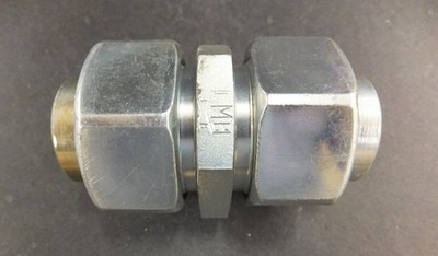 EMB MSC28L STRAIGHT COUPLER WITH BLANKING PLUGS, DIN 2353