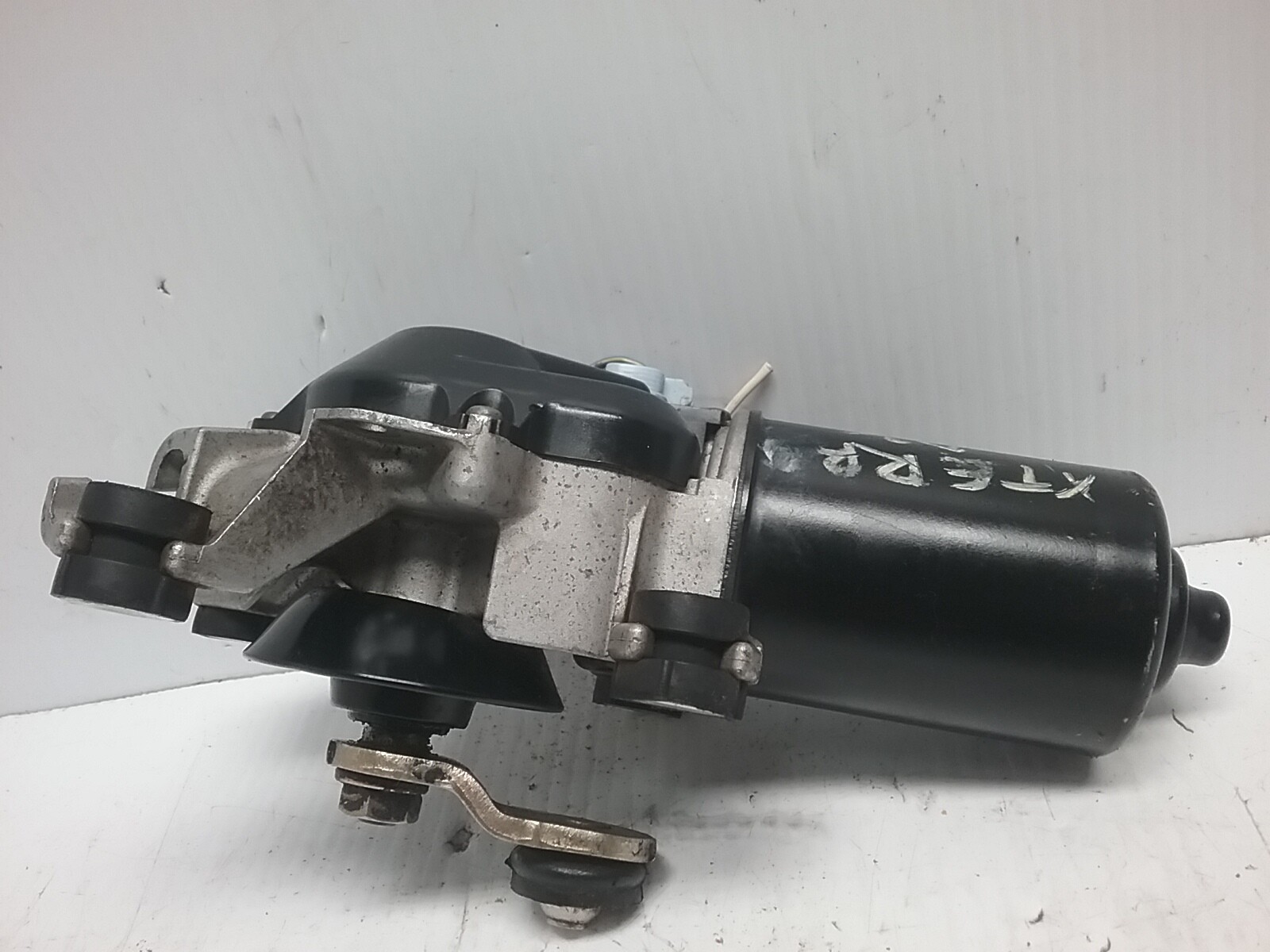 20012004 Nissan Xterra Windshield Wiper Motor (2.4L 4 Cylinder) eBay