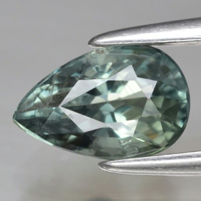 0.99 CT Zafiro Natural Verde origen Tailandia forma Pera (Ver Vídeo)