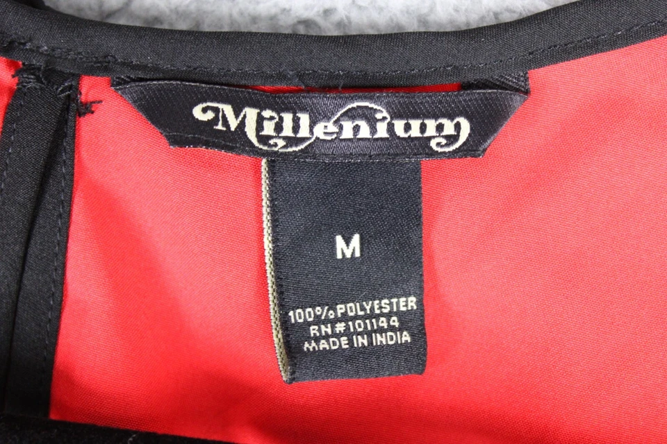 Camiseta sin mangas Millenium para mujer talla M roja con ribete negro lazos sin mangas en la espalda Foto 3 de 3