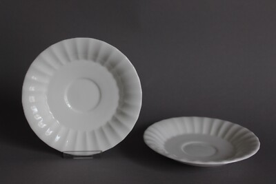 2 Royal Worcester Warmstry Weiß Untertassen D 12,5 cm Fine Bone China England