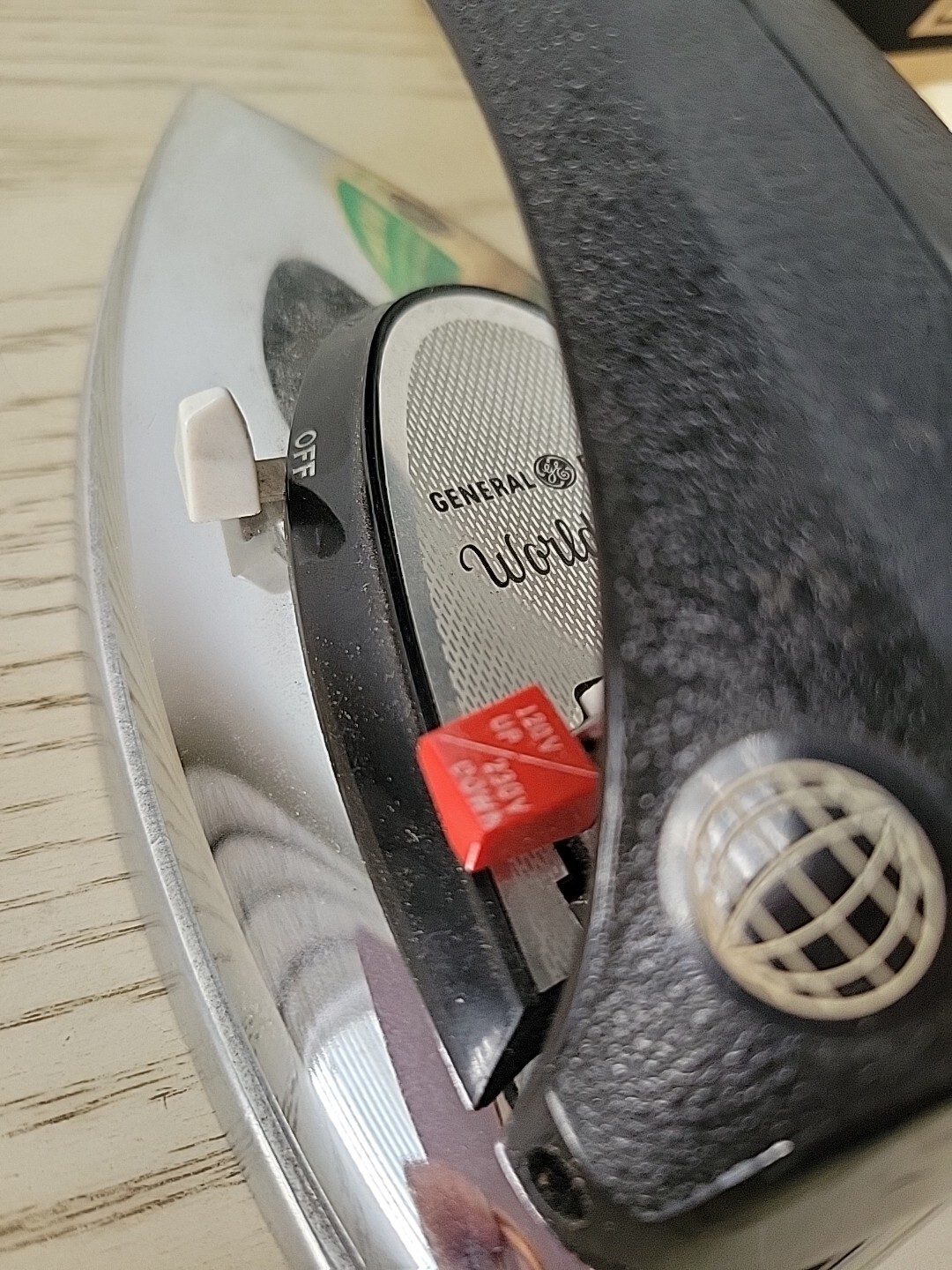 Vintage GE Spray Steam & Dry Travel Iron W/Overseas Adapters F49 Tags Still On