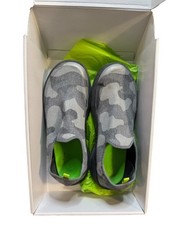 OOFOS OOMG EEZEE Low Camo Slip On Recovery Shoes Women  s Sz 8 US