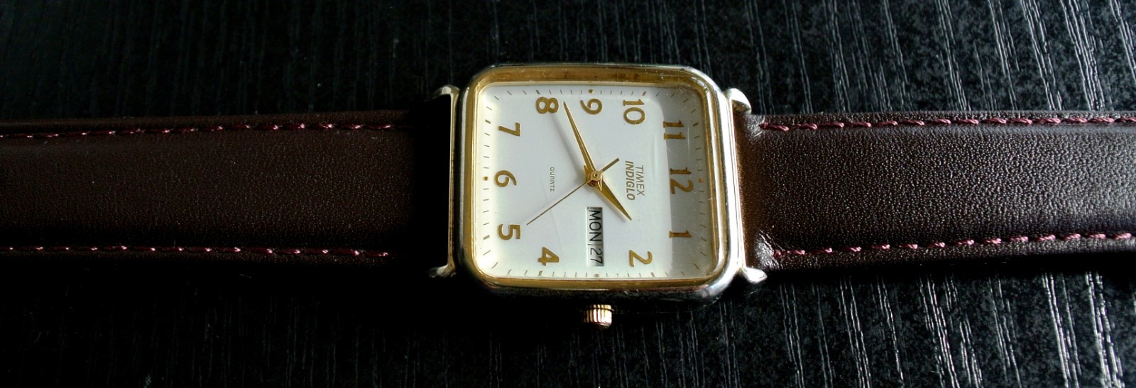 VINTAGE TIMEX DAYDATE INDIGLO RECTANGULAR DIAL QU… - image 4