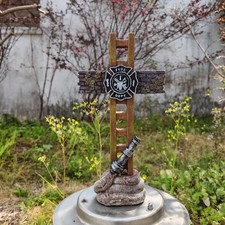 Statue de pompier debout en forme de croix, décoration en forme de croix,