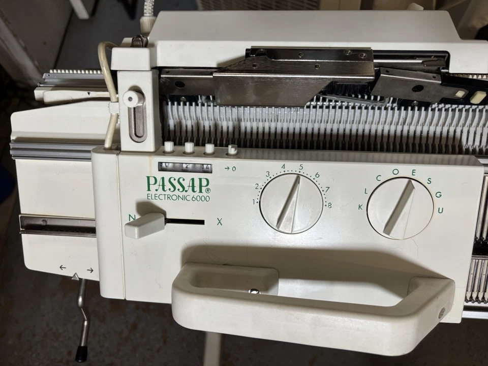 Máquina de tejer electrónica Passap E6000 calibre estándar 5 mm Foto 4 de 4