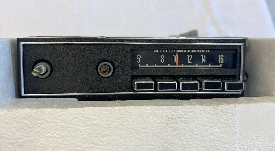 Dodge Street Van 1971 equipamiento de radio serie B 71 B100 B200 B300 nuevo de stock MoPar Foto 4 de 4