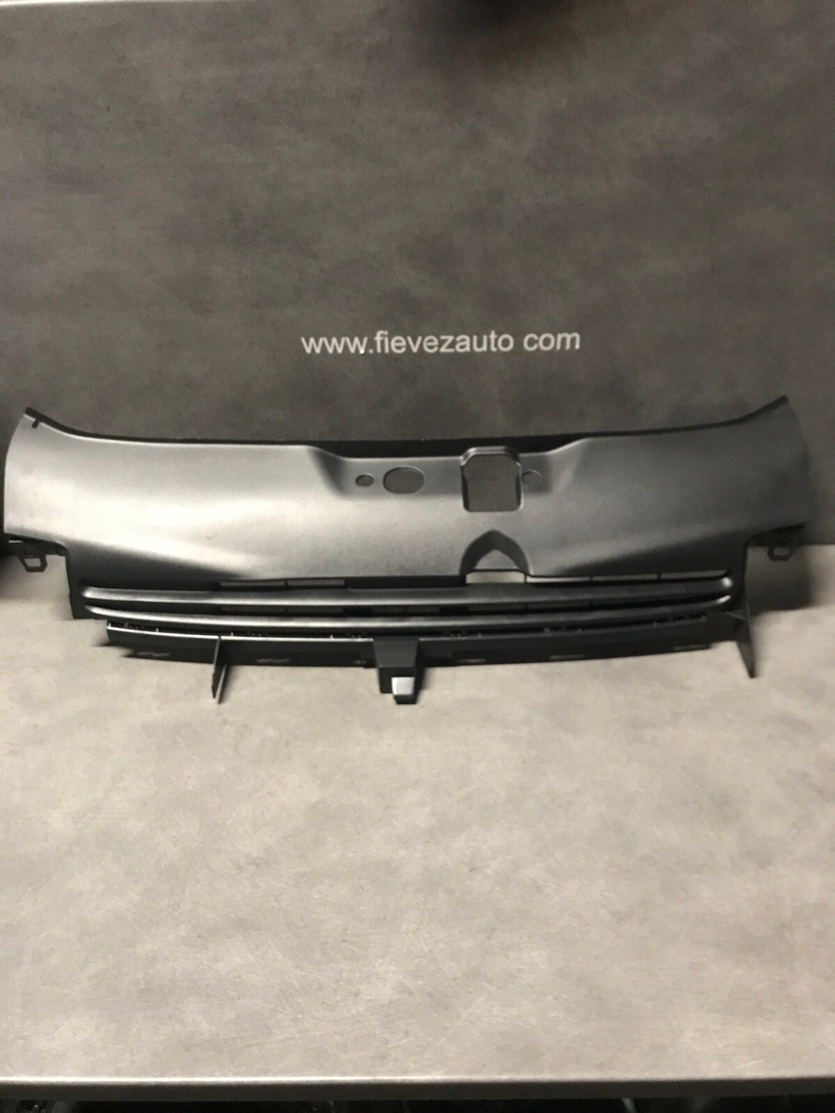 Calandre Clio 2 Phase 1 de remplacement pour réparer un pare-chocs cassé 1998-2001