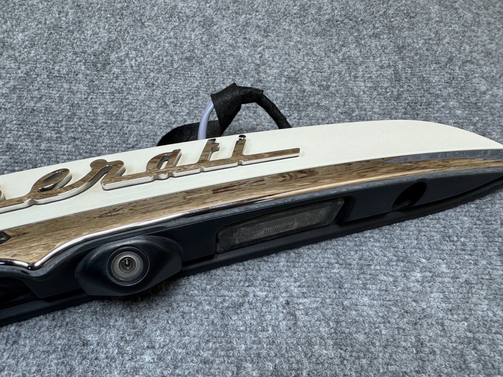 MASERATI GHIBLI M157 14-17 OEM REAR TRUNK MOLDING LICENSE LIGHT CAMERA WHITE 60K