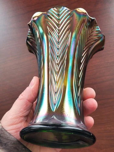 Very Pretty Green Northwood Carnival Glass Feathers Pattern Vase