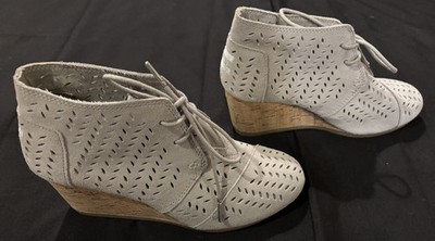 TOMS Desert Wedge Drizzle Grey Genuine Suede Perforated Leaf Women s Size 7.5