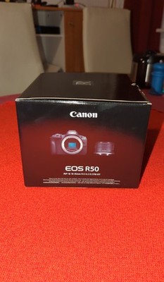Canon EOS R50 inkl. Objektiv und Netzteil 