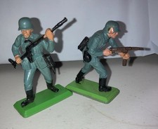 2 Vintage Britains Deetail 1971 WW2 German Infantry Soldiers England Guns 7
