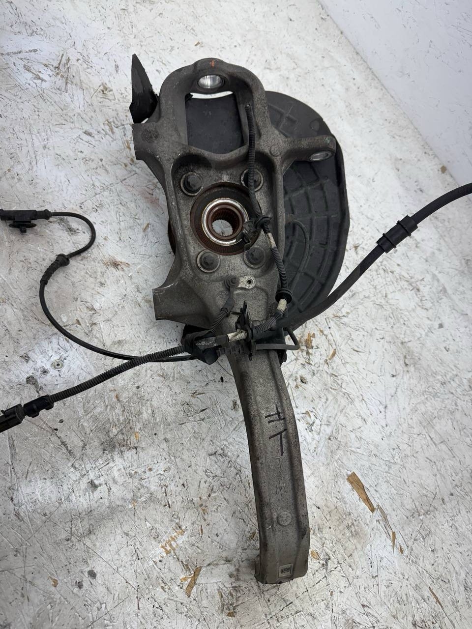 2014-17 Maserati Ghibli S Q4 3.0L AWD Front Driver Left Side Spindle Knuckle Hub