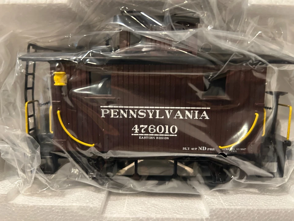 MTH 30-77070 Pennsylvania Railroad Bobber Caboose NIB - Image 2 of 3
