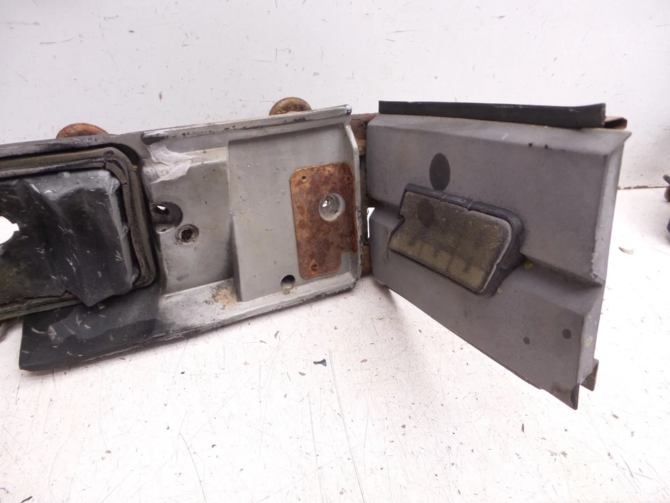 Par de soportes de luces traseras Camaro 78-81 originales GM 5969310 5969309 Foto 4 de 4