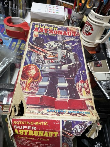 ROTATE-O-MATIC SUPER ASTRONAUT ROBOT 1960 TIN & PLASTIC Beat Box No Foot Works