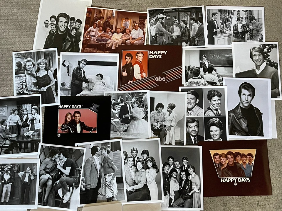 Happy Days 1970s Original ABC TV Press Kit. LOT Of  47 Cast Photos, Title w Info - Image 3 of 4