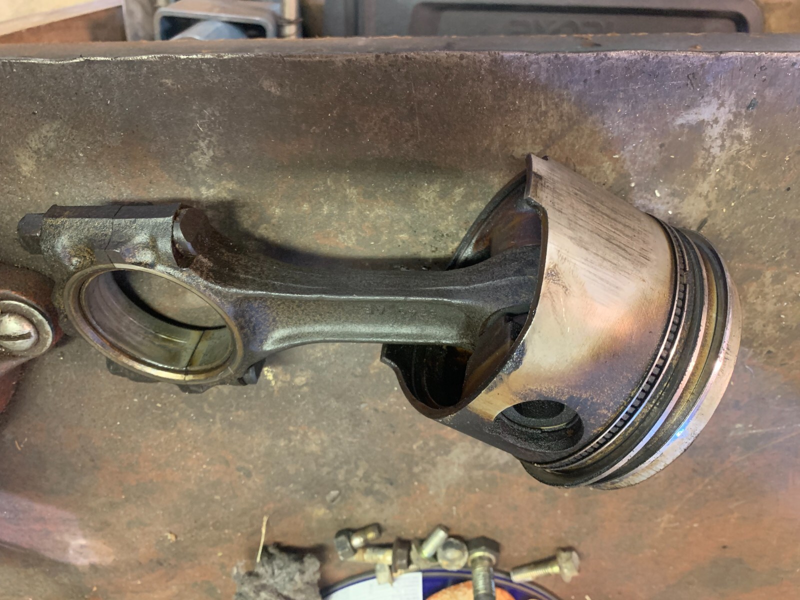 1985 Saab 900 2.0L 16V Turbo Engine Piston and Connecting Rod