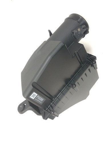 Genuine Range Rover Velar 2017+ 2.0L Petrol Air Cleaner LR172971 - Picture 4 of 5
