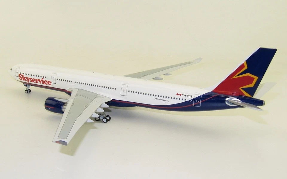 Skyservice Airlines / Airbus A330-300 / C-FBUS / IF333SG0719 / 1:200 *ÚLTIMO* Foto 4 de 4