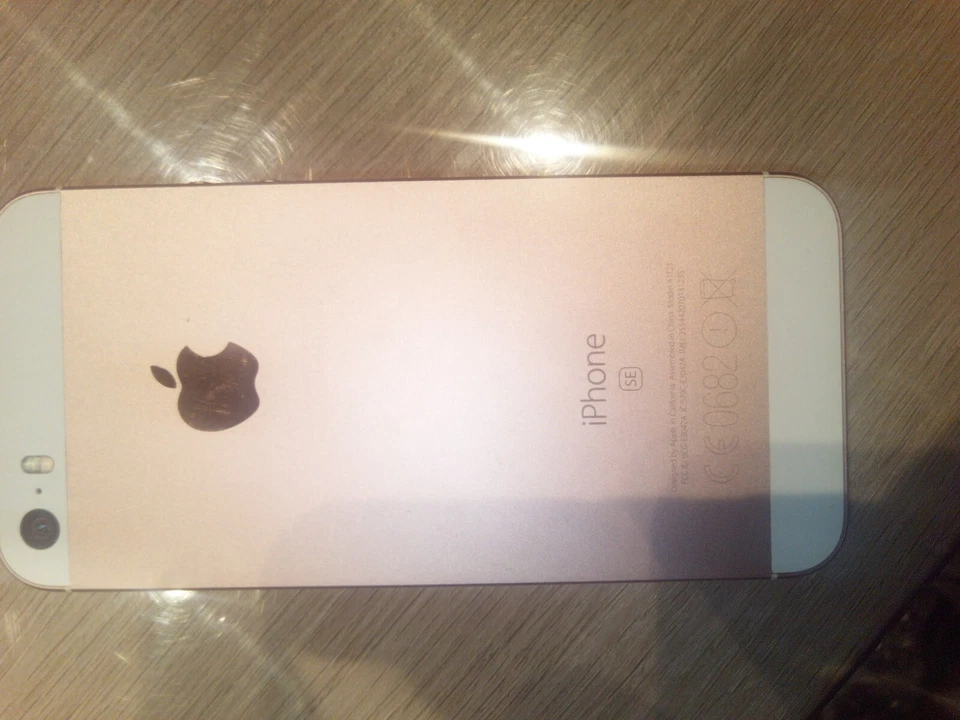 Apple iPhone SE - 16 Go - Or Rose (Désimlocké), photo 2 sur 3