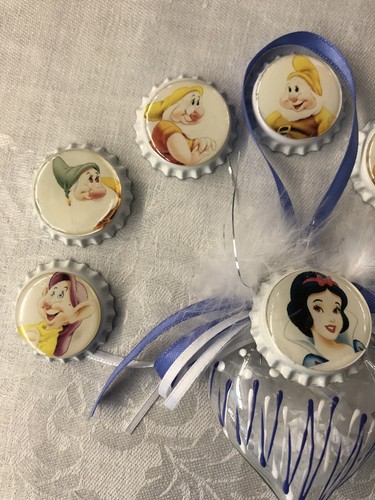 Snow White Ornament And The 7 Dewars Bottle Cap Magnets New Christmas Birthday - Picture 3 of 3
