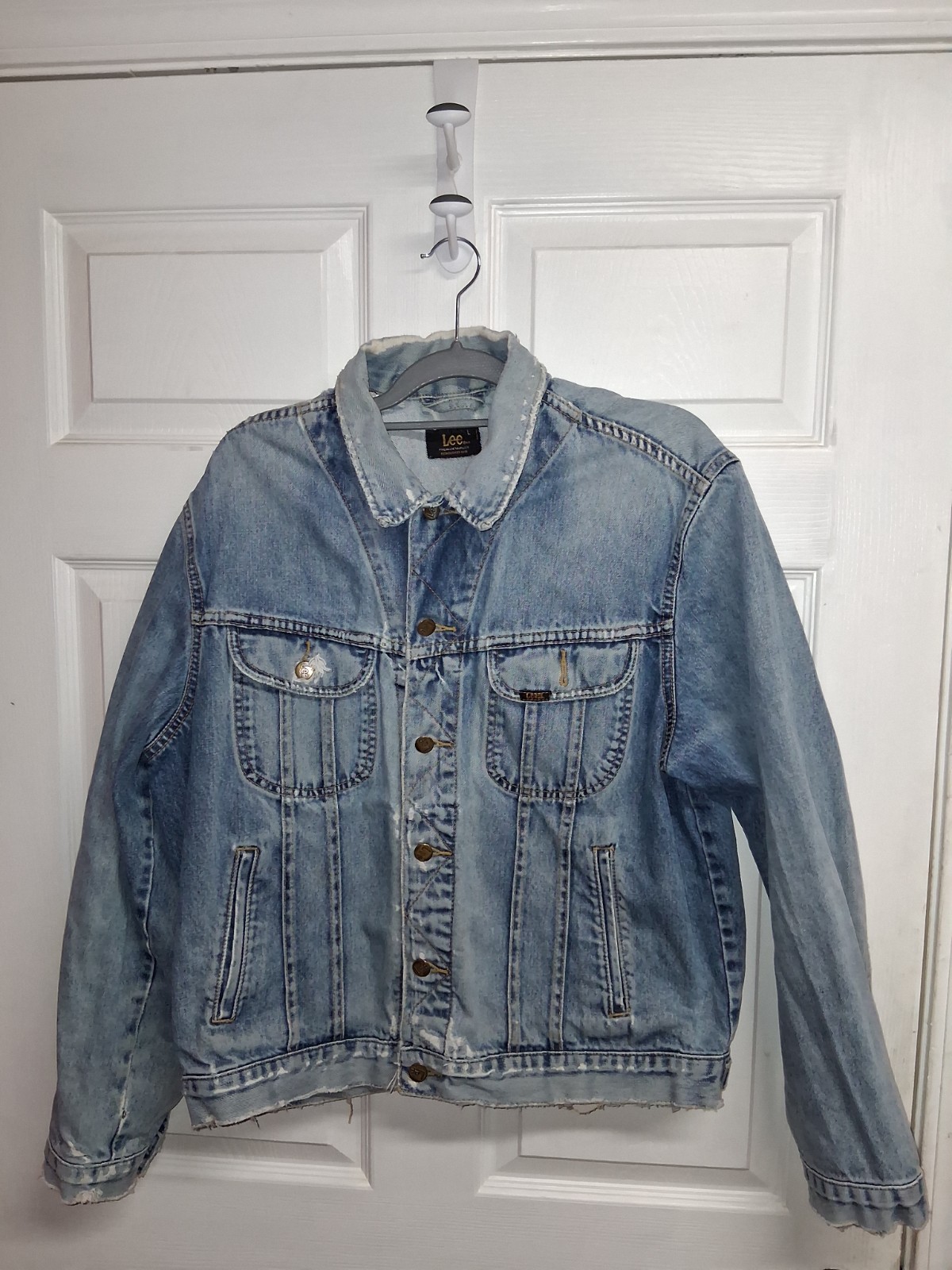 S Large Trucker Jean Jacket Blue Denim Distressed Vtg Read D