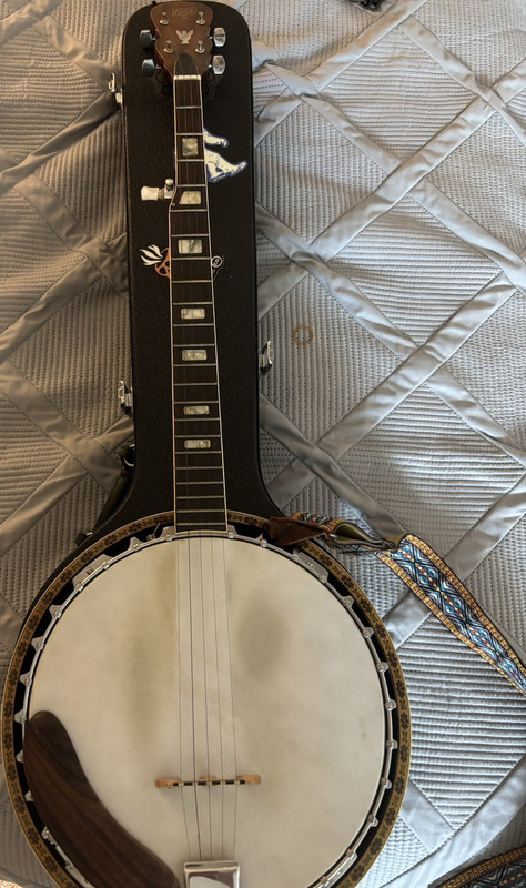 Hondo 5-String Closed Back Banjo Polished Right Handed with Hard Case & Strap