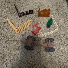 VTG Revolutionary War Plastic Brown Am.cart 3 sections of fence one tree house