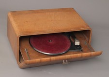 Dual&nbsp;50E-Plattenspieler f&uuml;r Schellackplatten, Schellackplatte in Holzgeh&auml;use def
