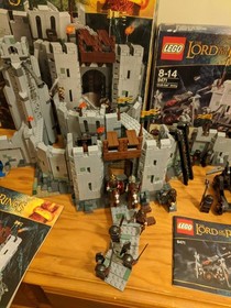 Lego 9474 Lord of the Rings Battle of Helms Deep w 9471 Exp w boxes and Ins 100%