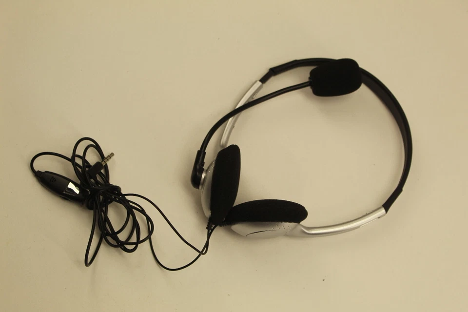 Auriculares grises con micrófono y auricular Verizon Foto 3 de 4