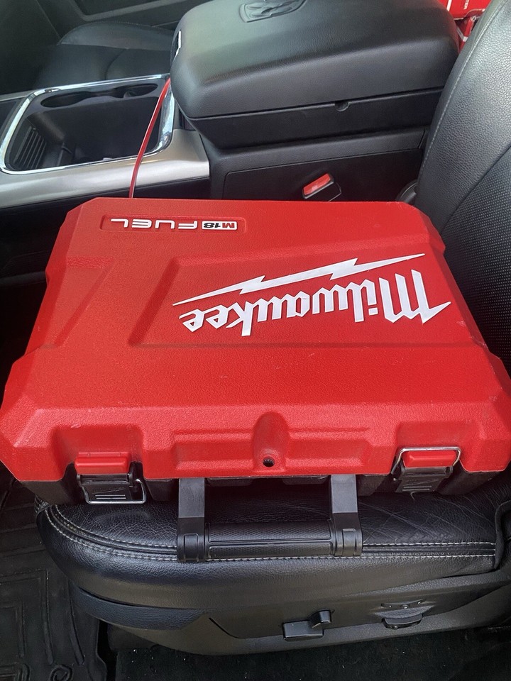 Milwaukee M18 FUEL 18V 1/2 Hammer Drill Driver Kit with 1 Battery and