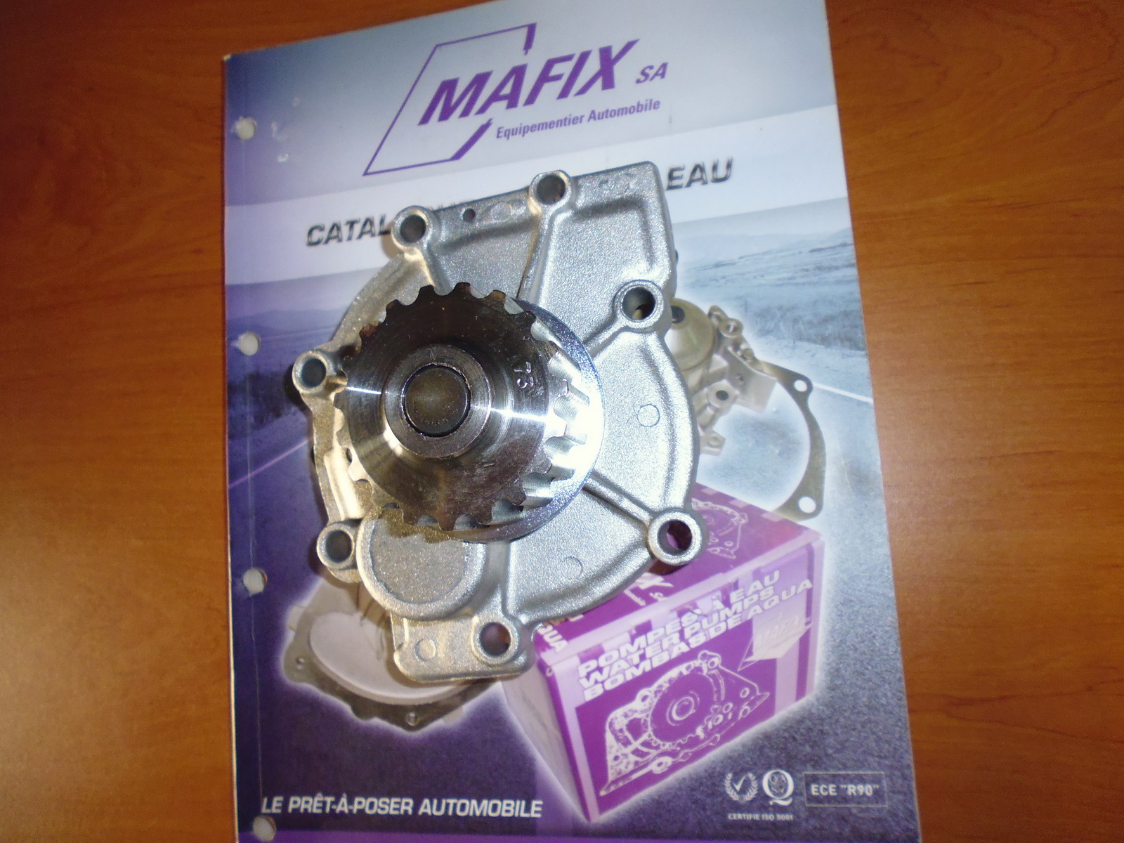 Pompe à eau pour Ford Focus DAW essence de 1998 à 2004
